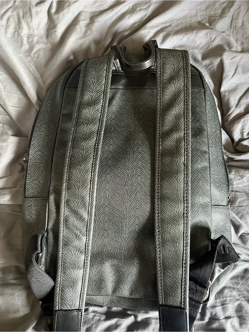 Vintage Hunting World Gray Textured Backpack - Sleek Everyday Carry